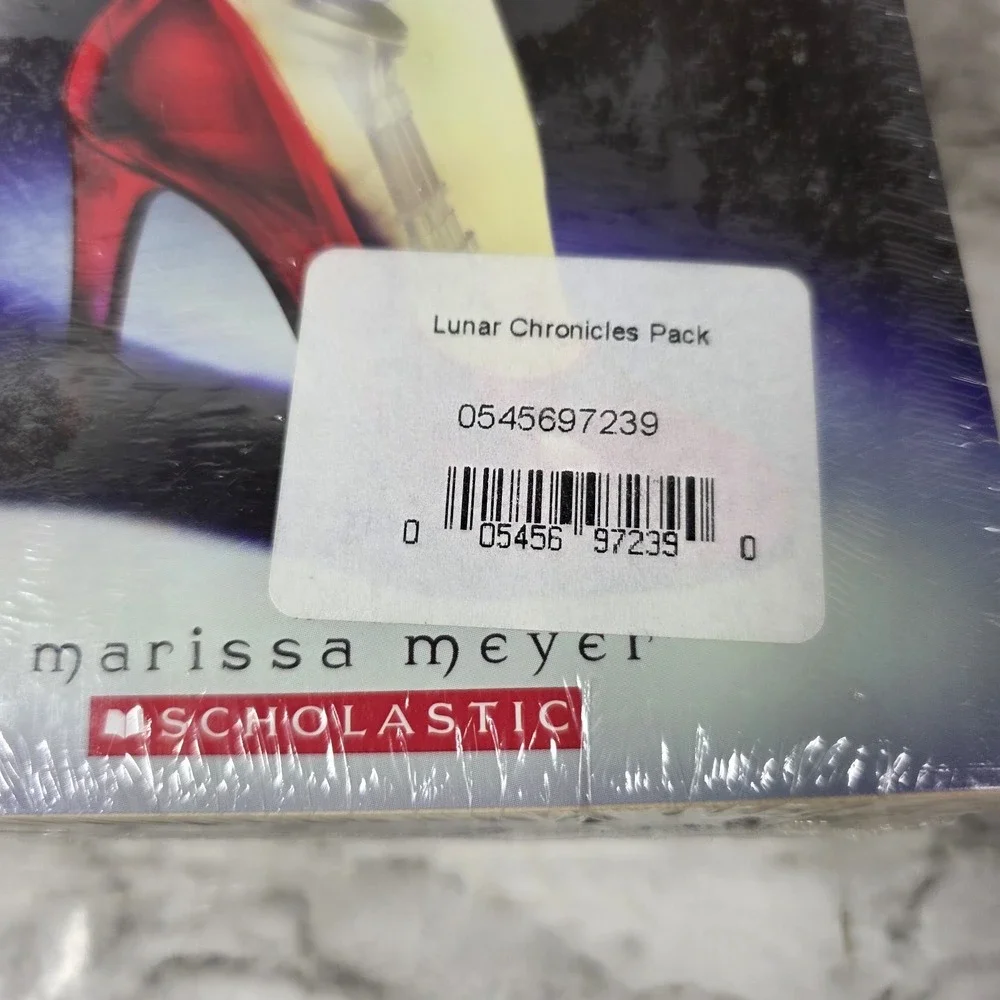 Scarlet & Cinder The Lunar Chronicles By Marissa Meyer 2013 Scholastic SEALED PB